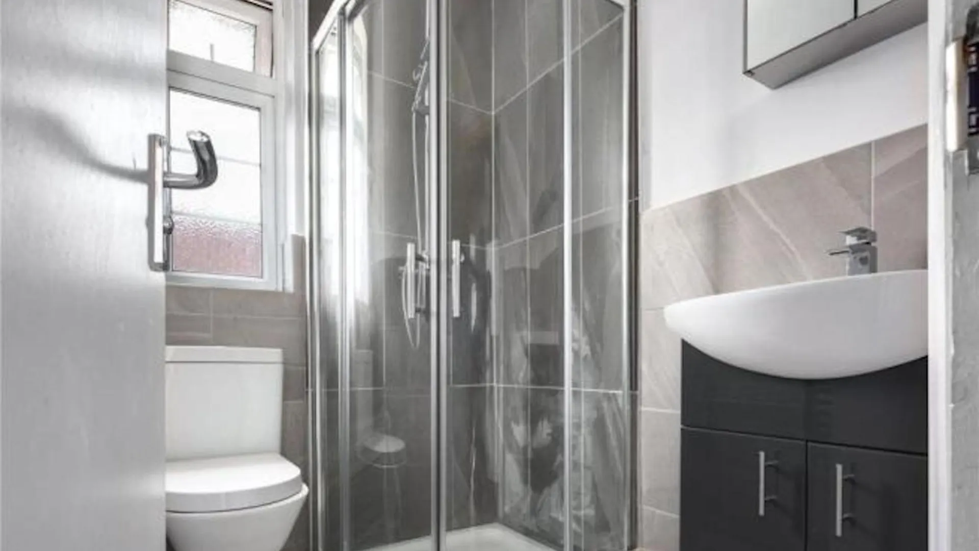 Limehouse Townhomes A Modern 4-Bedroom 3-Bathroom Townhome With A Private Garden London
